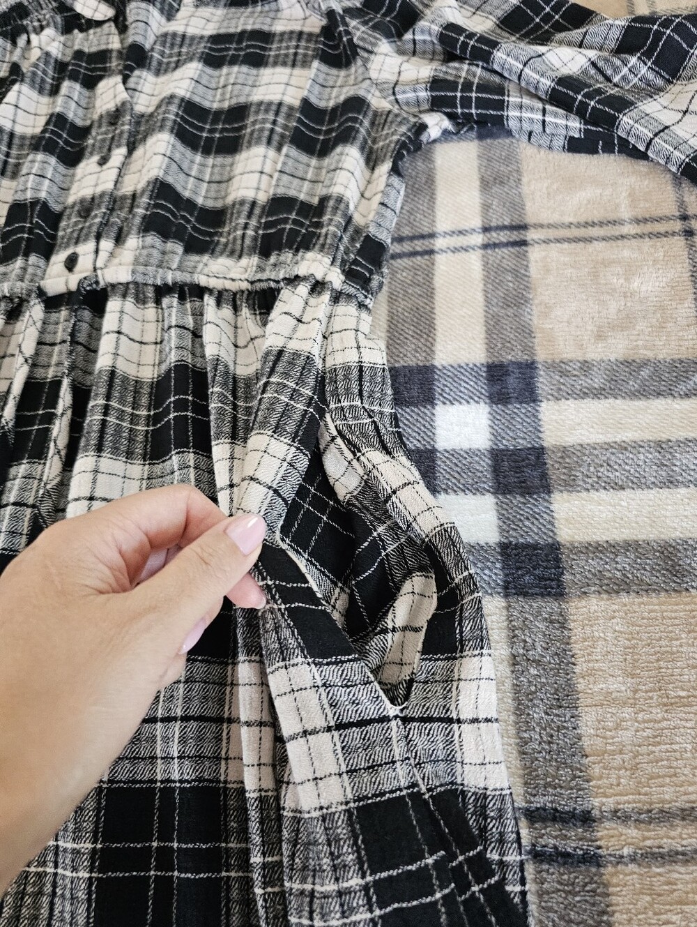 Knox Rose Black and Cream Plaid Button-Front Long Sleeve Dress - Picture 6 of 9